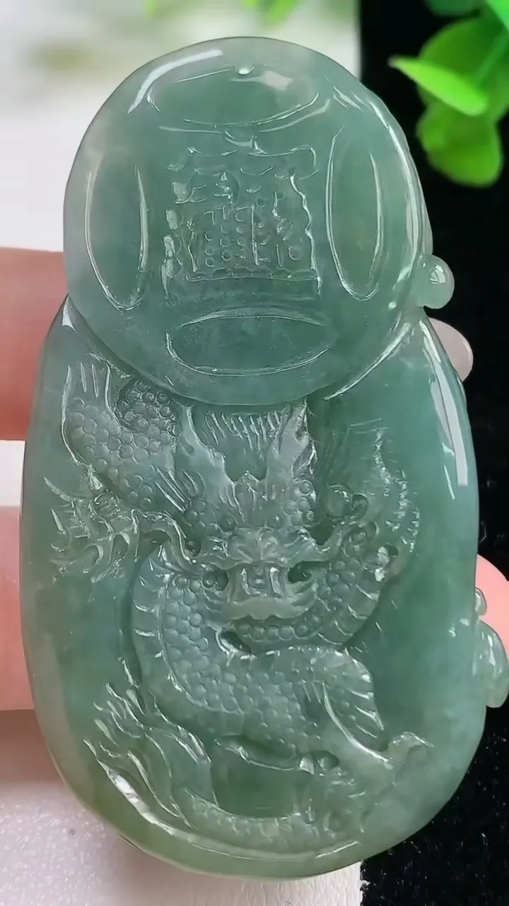 天然A货翡翠双彩财神爷吊坠，尺寸63.7-34.4-8.9，重量:36.93g
10月26日
