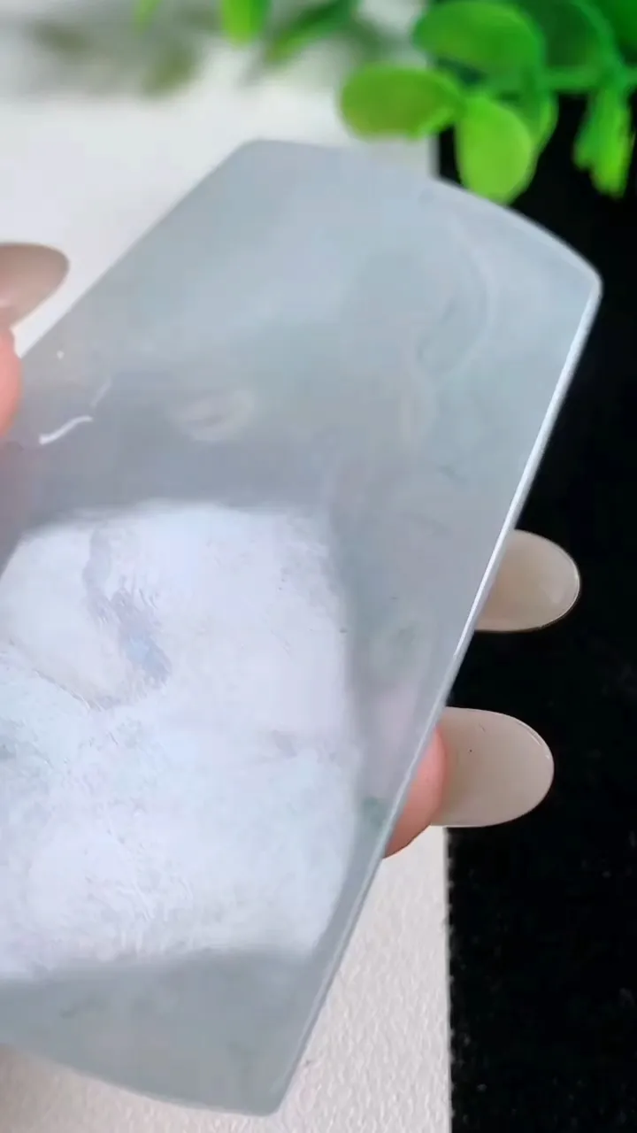 天然A货翡翠冰种飘花普贤菩萨吊坠，尺寸70.5-43.4-4.7，重量:31.73g
10月26日