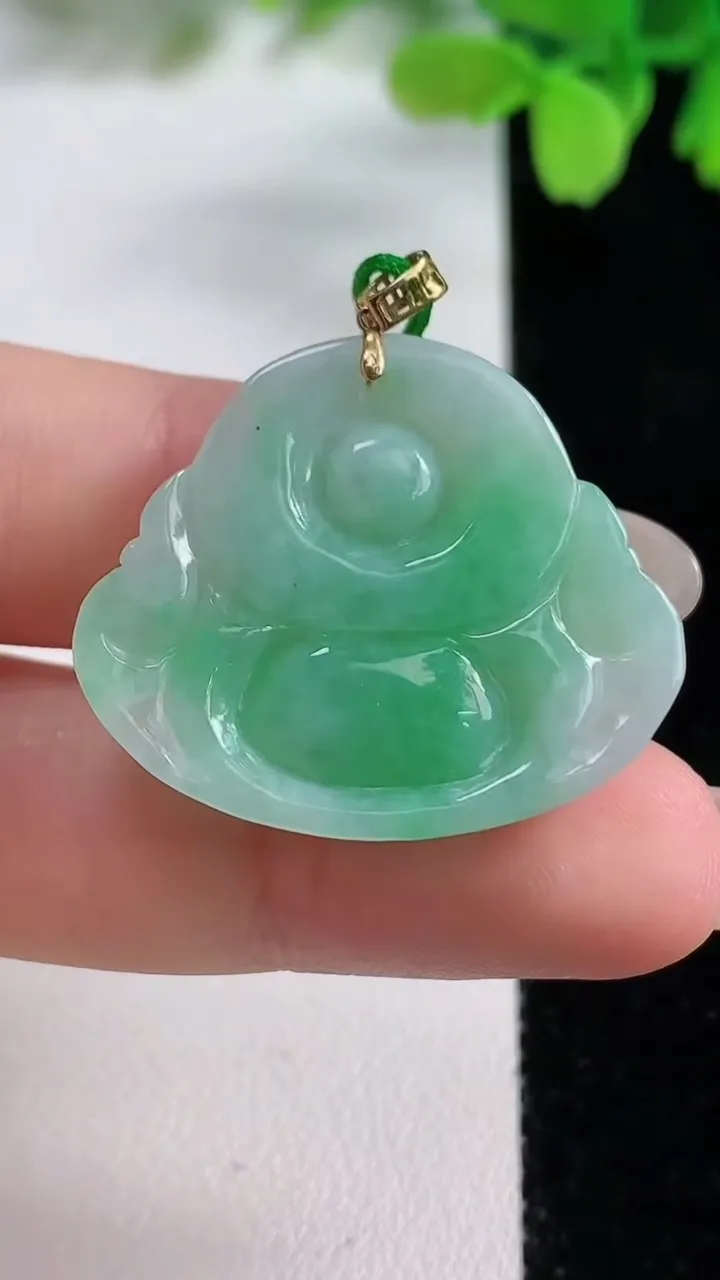 天然A货翡翠佛公吊坠，尺寸25.3-30.3-5，重量:6.85g
10月26日