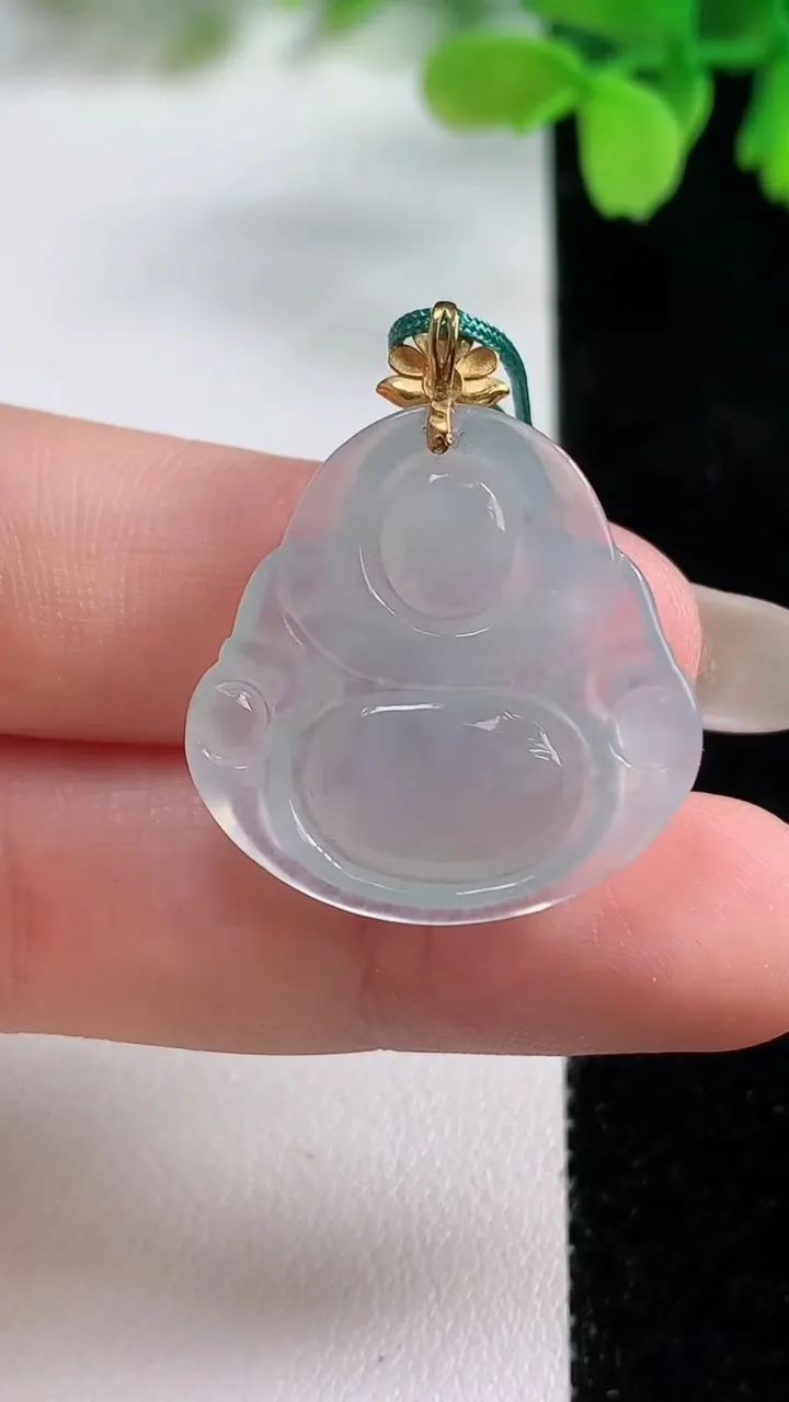 天然A货翡翠种白冰佛公吊坠，尺寸24.6-24.5-5.5，重量:5.00g
10月26日