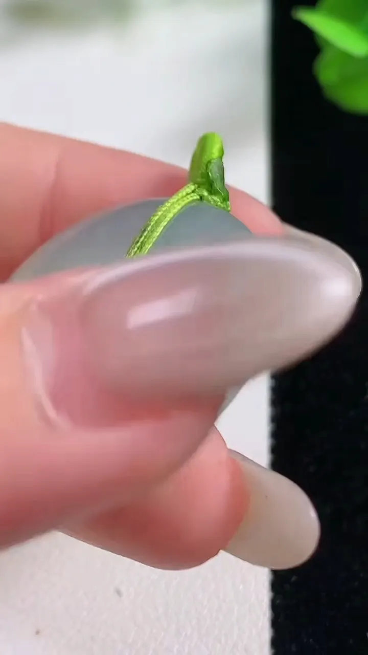 天然A货翡翠平安扣吊坠，尺寸22.6-5.2，重量:9.75g
10月26日