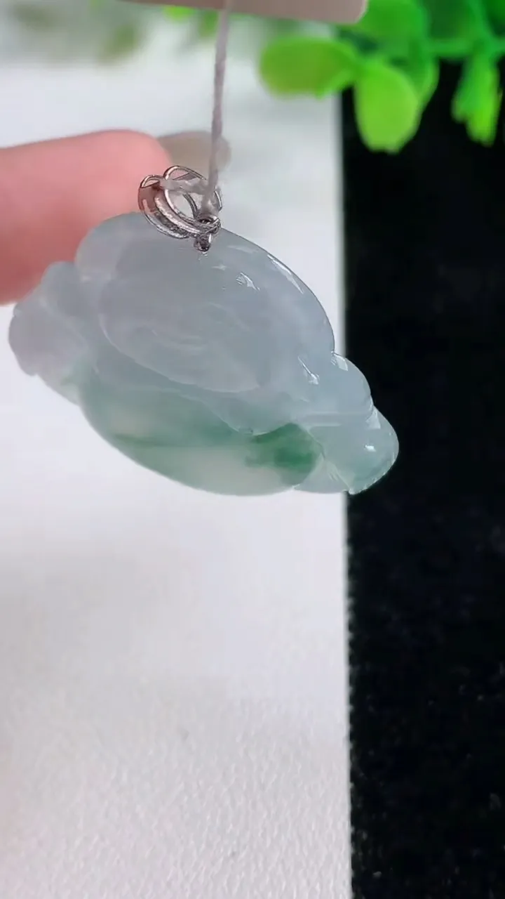天然A货翡翠种飘花佛公吊坠，尺寸34.4-39.2-11，重量:9.70g
10月26日