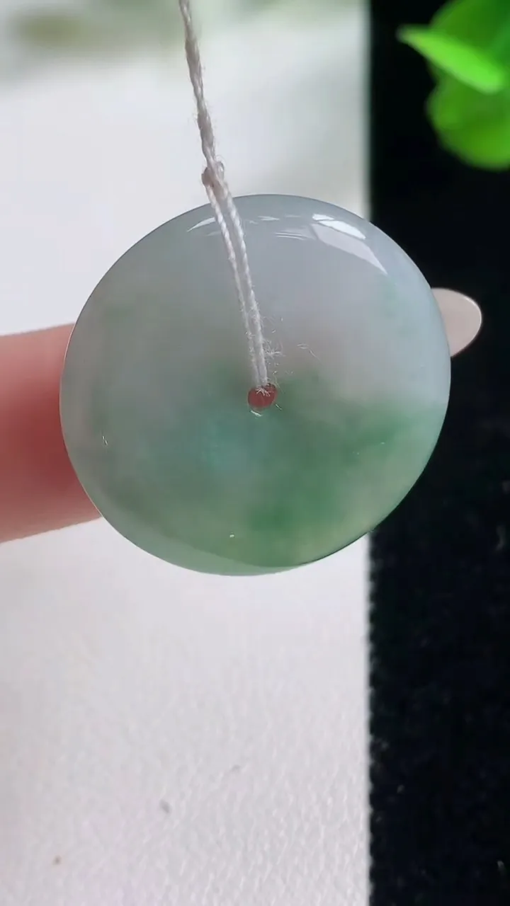 天然A货翡翠平安扣吊坠，尺寸25.4-4.3，重量:6.17g
10月26日