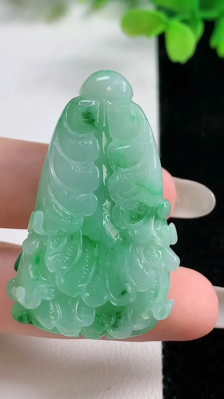 天然A货翡翠白菜吊坠，尺寸50-32.5-14.7，重量:22.87g
10月26日