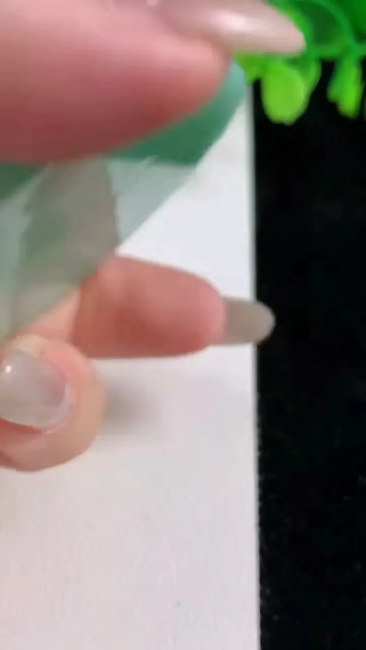 天然A货翡翠龙牌吊坠，尺寸57.5-10.5，重量:36.30g
10月26日