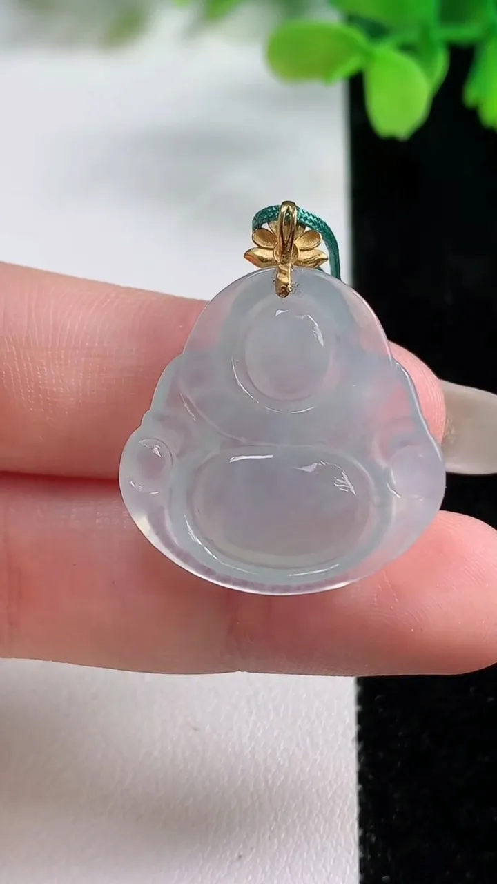 天然A货翡翠种白冰佛公吊坠，尺寸24.6-24.5-5.5，重量:5.00g
10月26日