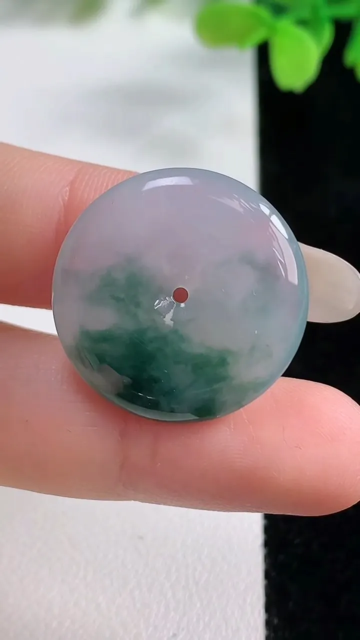 天然A货翡翠冰种飘花平安扣吊坠，尺寸24-4.3，重量:5.86g
10月26日