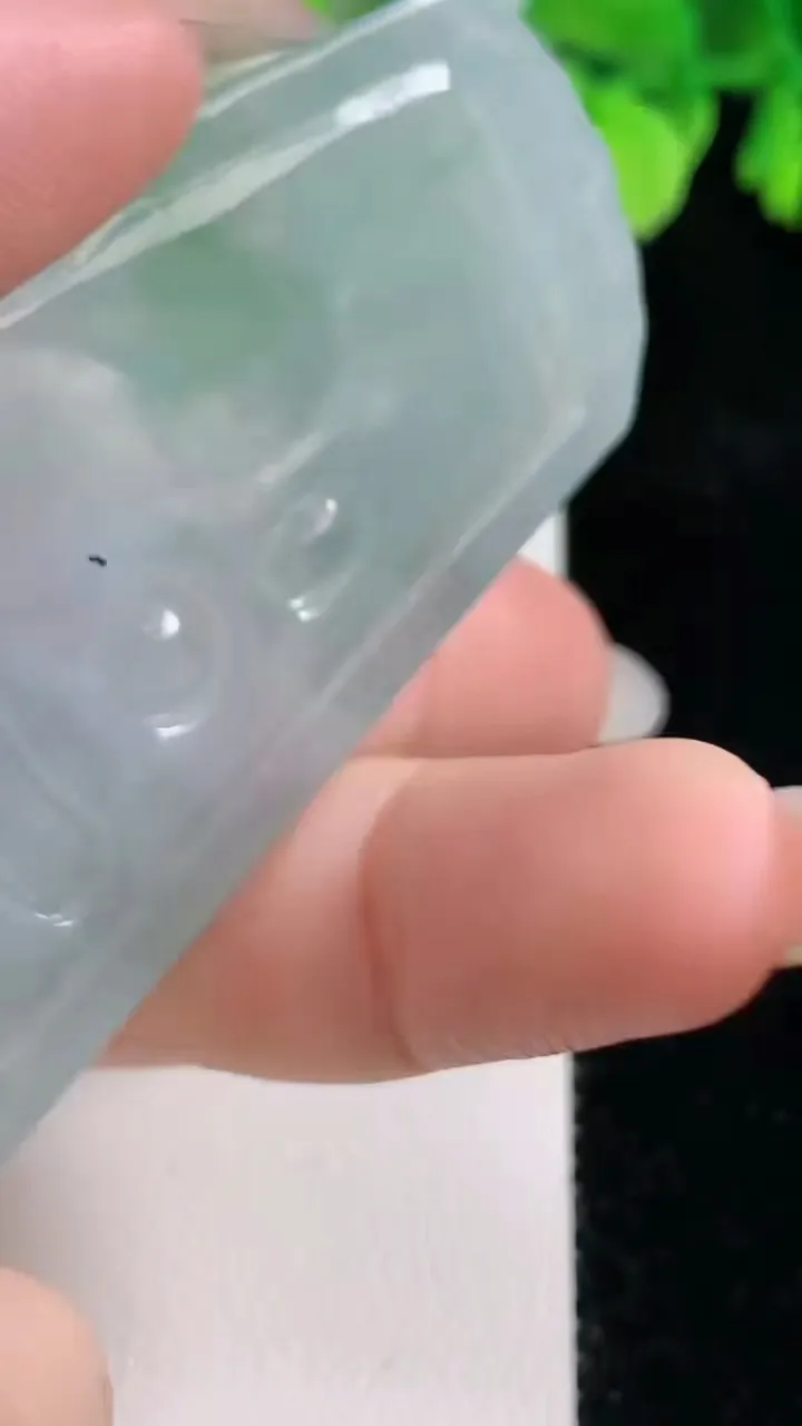 天然A货翡翠普贤菩萨吊坠，尺寸60.8-40.4-4.6，重量:23.26g
10月26日