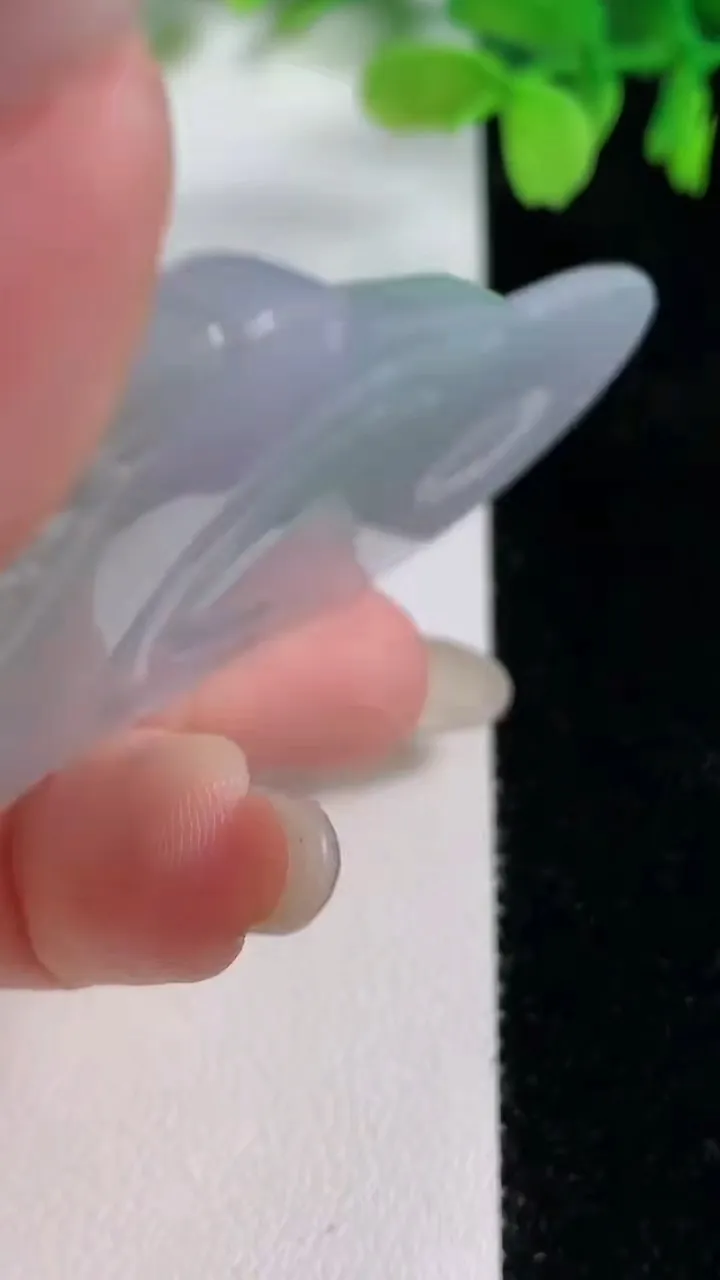 天然A货翡翠观音菩萨吊坠，尺寸68.5-43.6-6.7，重量:36.52g
10月26日