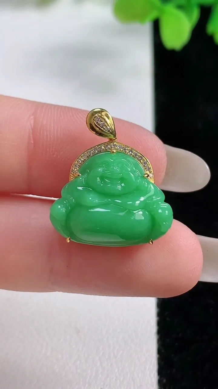 天然A货翡翠佛公吊坠，尺寸22-14.8-18.6-7.8，重量:3.18g
10月26日
