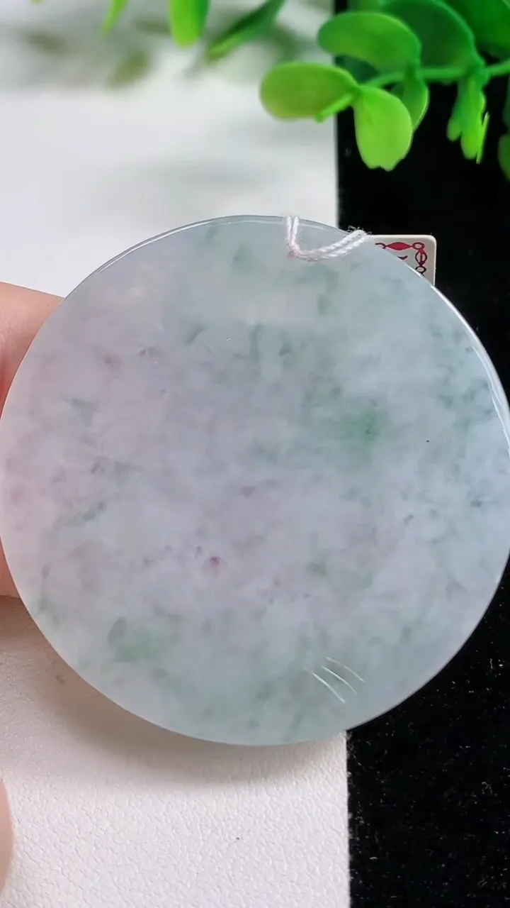 天然A货翡翠冰种飘花龙马精神吊坠，尺寸52.2-6.2，重量:31.70g
10月26日
