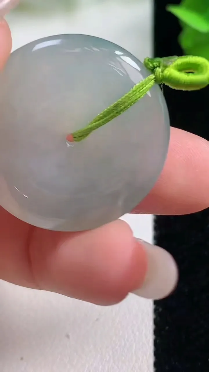 天然A货翡翠平安扣吊坠，尺寸22.6-5.2，重量:9.75g
10月26日