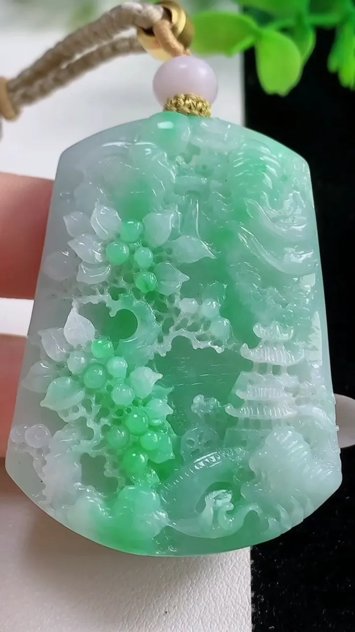 天然A货翡翠山水牌吊坠，尺寸52.8-38-11.4，重量:59.36g
10月26日