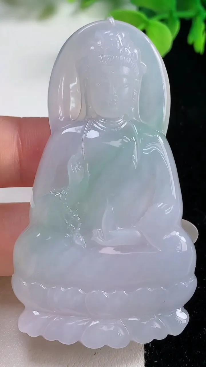 天然A货翡翠观音菩萨吊坠，尺寸69-39-5.6，重量:29.41g
10月26日