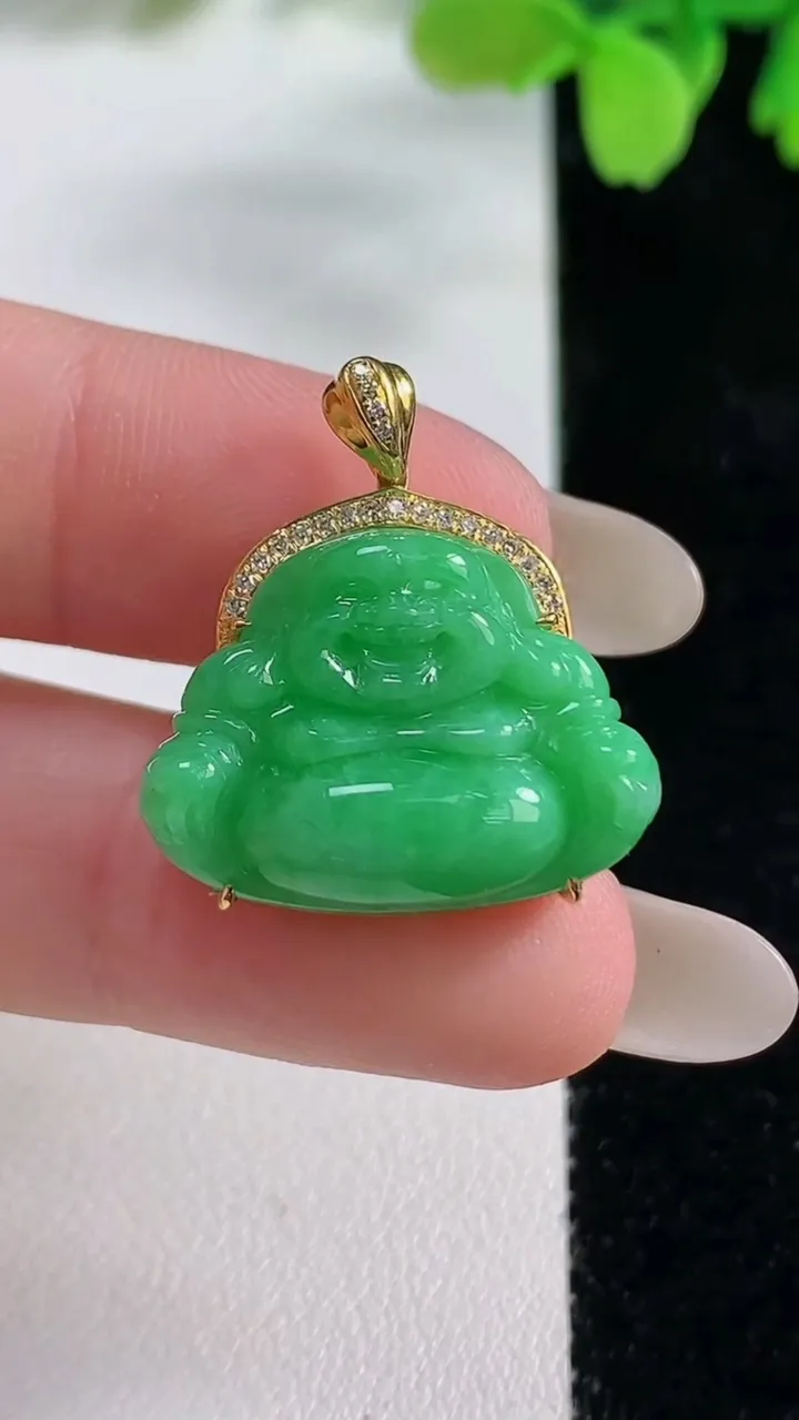 天然A货翡翠佛公吊坠，尺寸24.6-17.2-22.6-8，重量:4.85g
10月26日