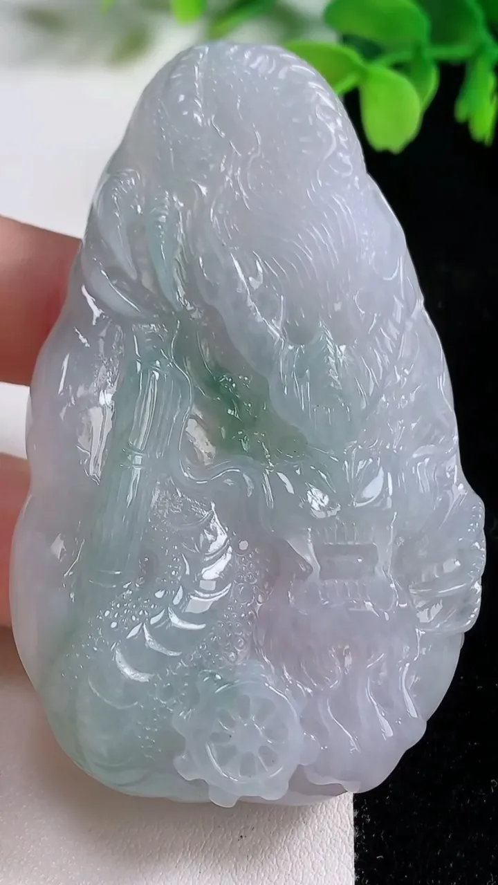 天然A货翡翠龙牌吊坠，尺寸73-44.5-9.5，重量:56.88g
10月26日