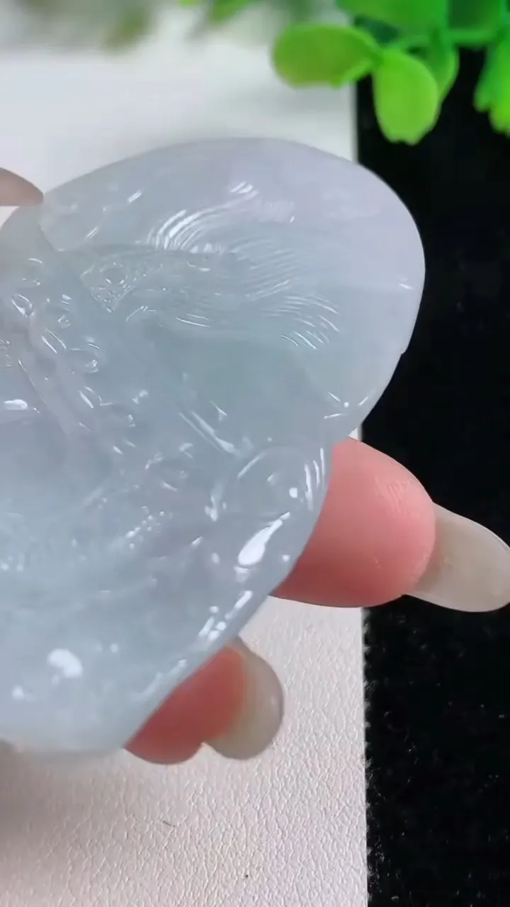 天然A货翡翠御龙关公吊坠，尺寸65-39.6-8.8，重量:42.36g
10月26日