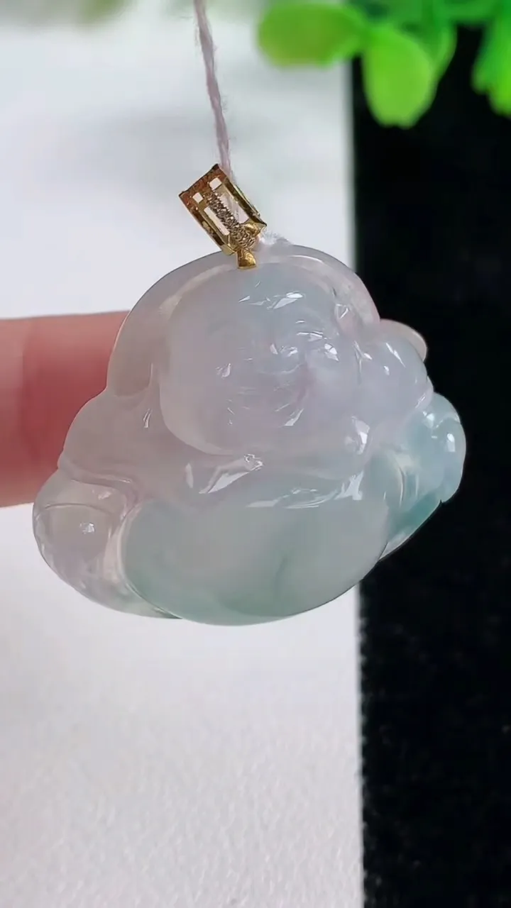 天然A货翡翠种飘花佛公吊坠，尺寸29.5-31.7-7，重量:9.73g
10月26日