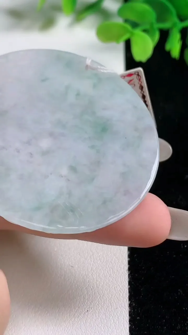 天然A货翡翠冰种飘花龙马精神吊坠，尺寸52.2-6.2，重量:31.70g
10月26日