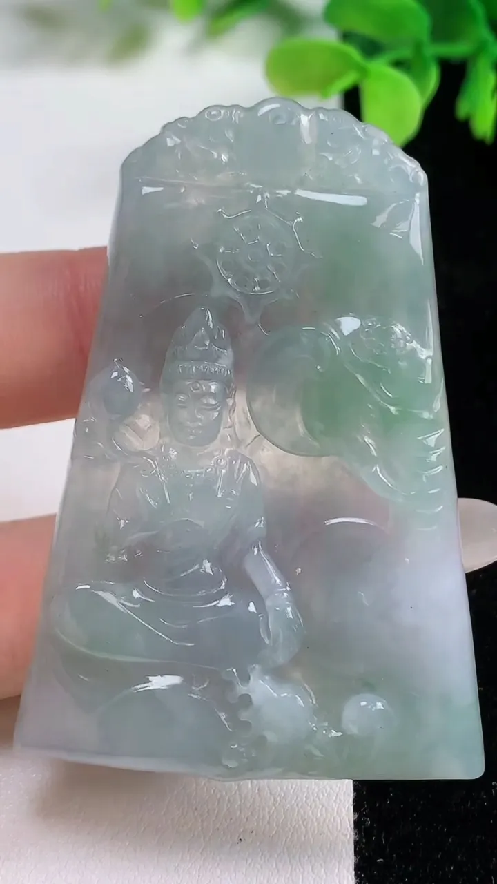 天然A货翡翠普贤菩萨吊坠，尺寸60.8-40.4-4.6，重量:23.26g
10月26日
