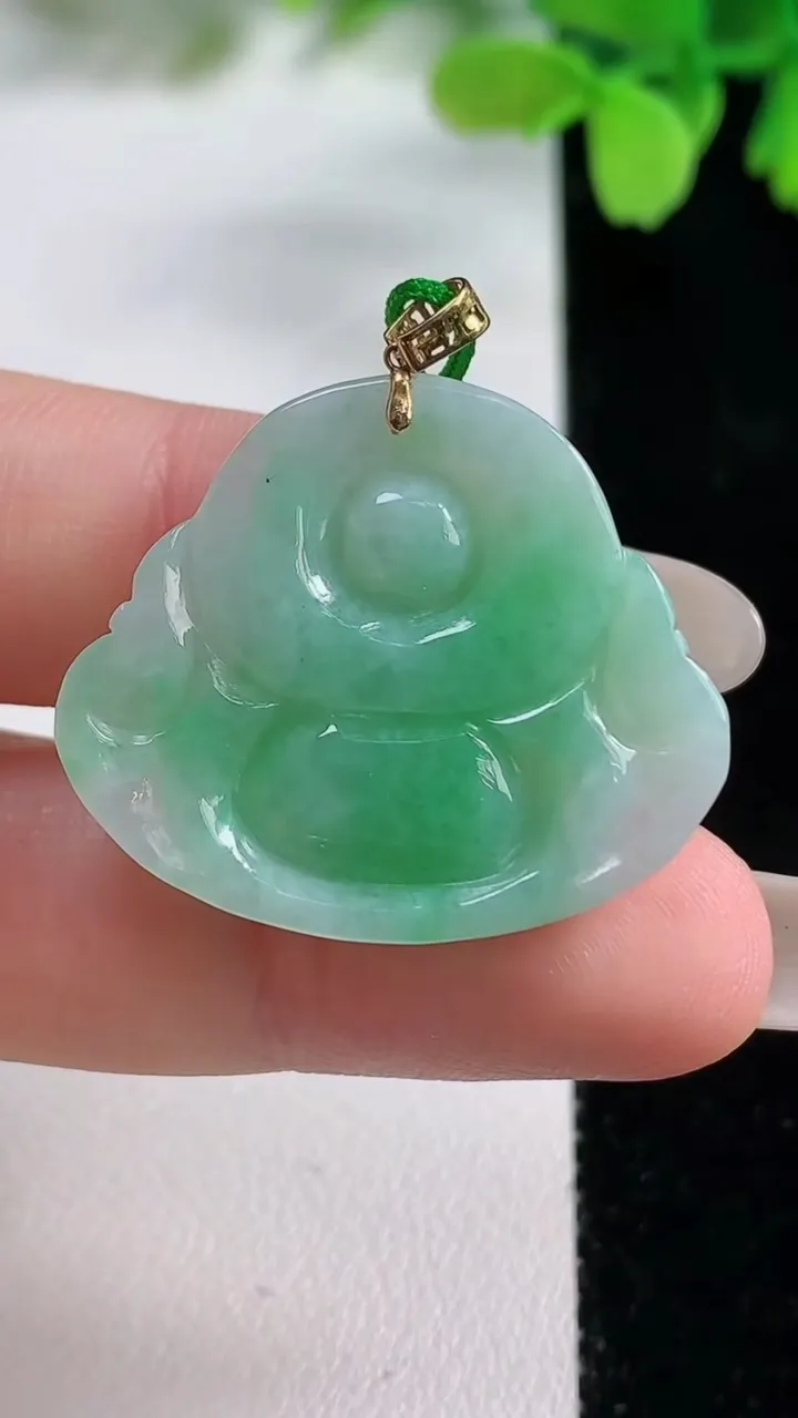 天然A货翡翠佛公吊坠，尺寸25.3-30.3-5，重量:6.85g
10月26日