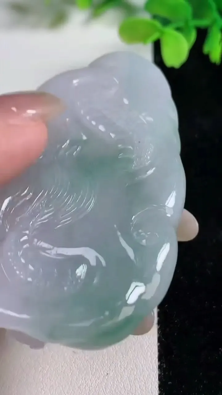天然A货翡翠龙牌吊坠，尺寸73-44.5-9.5，重量:56.88g
10月26日