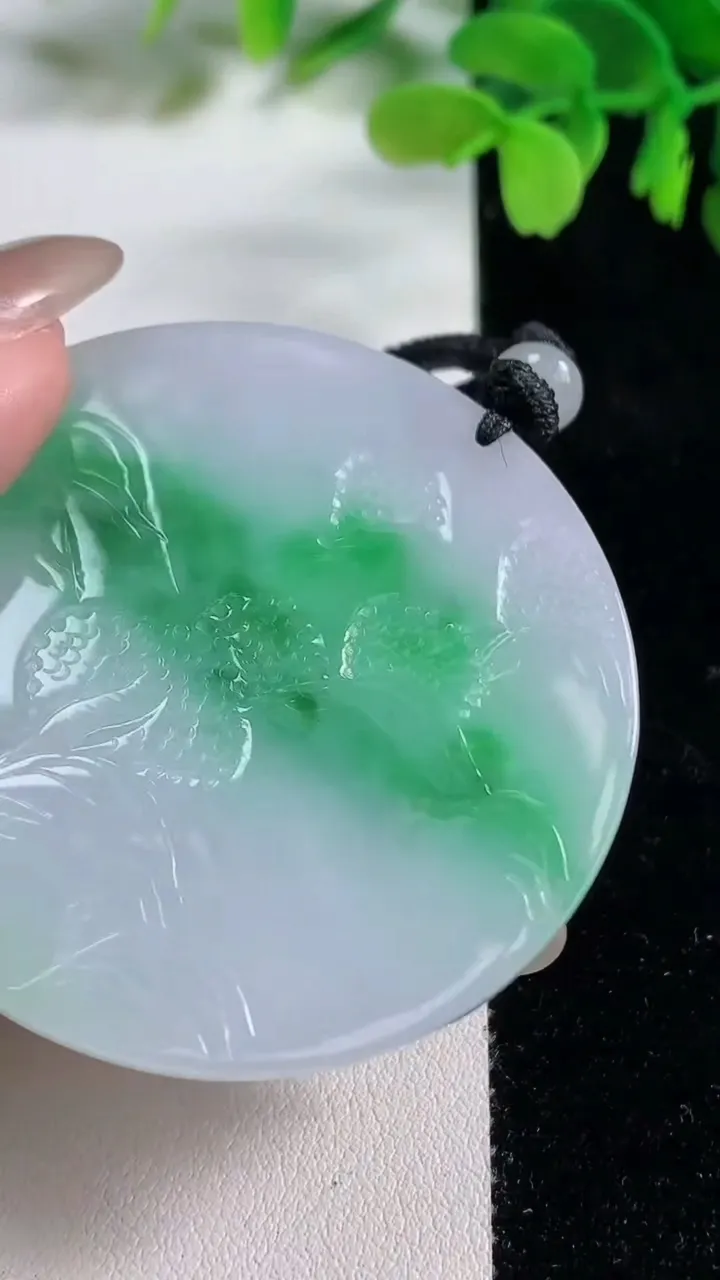 天然A货翡翠山水牌吊坠，尺寸52-5.6，重量:36.31g
10月26日