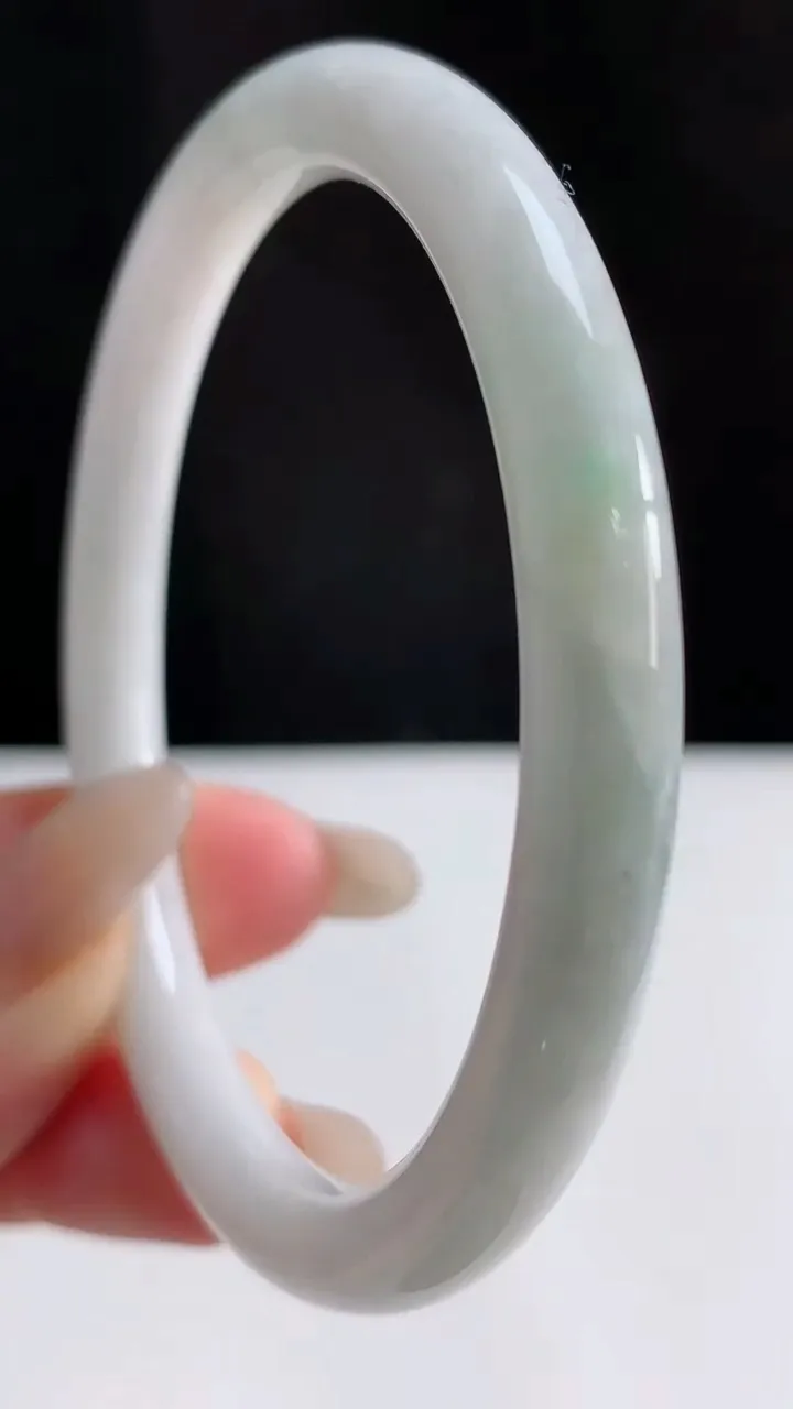 圈口56-57翡翠a圆条手镯尺寸57-7，重:25.25g10月27日