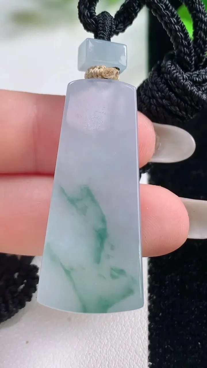 天然A货翡翠冰种飘花仿古无事牌吊坠，尺寸40.3-17-5.9，重量:15.66g
10月27日
