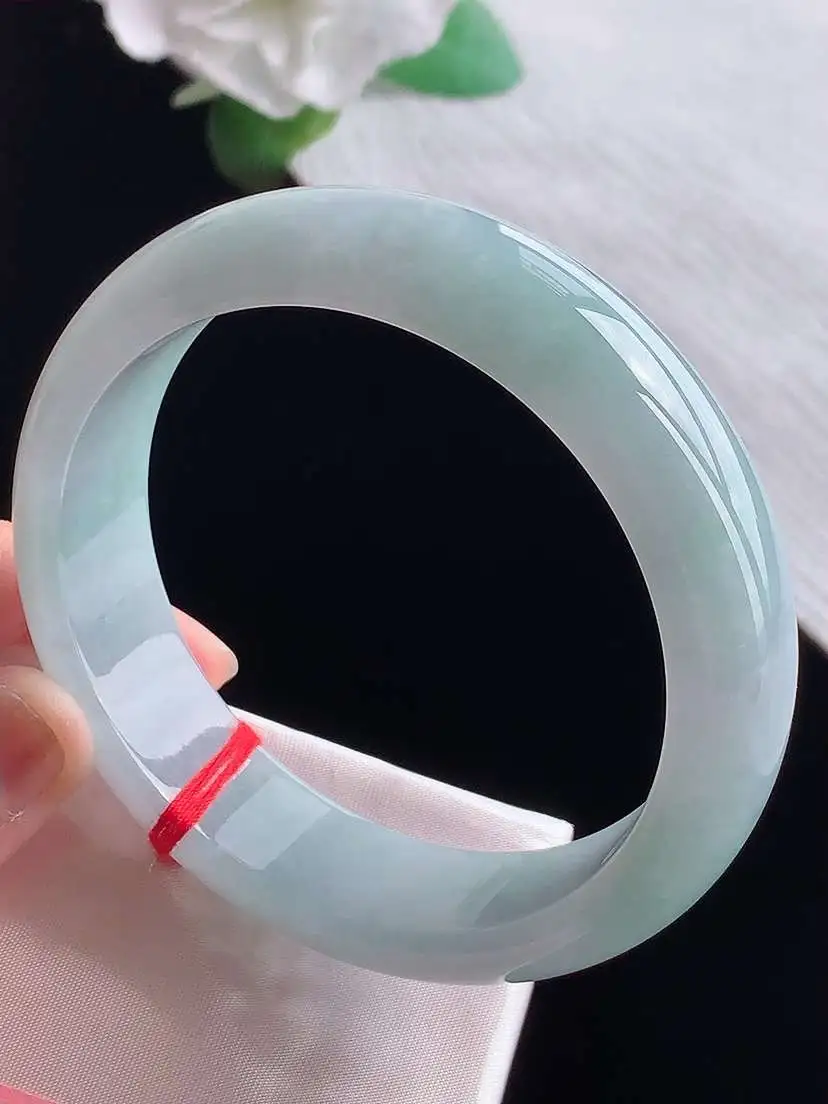 a货翡翠老坑冰种晴底轮胎边宽边正装正圈手镯63-64大圈口  尺寸63×17×8mm  1025