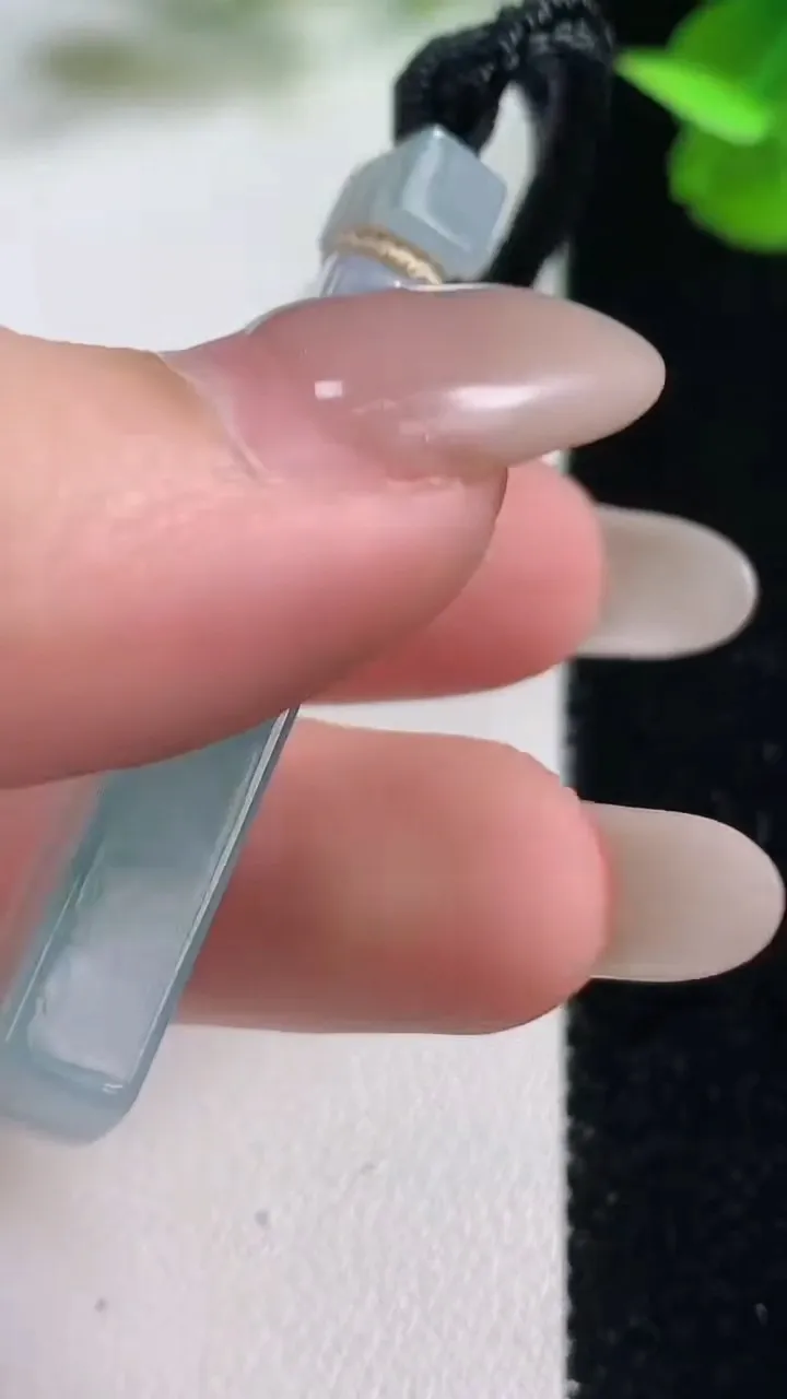 天然A货翡翠冰种飘花仿古无事牌吊坠，尺寸40.3-17-5.9，重量:15.66g
10月27日