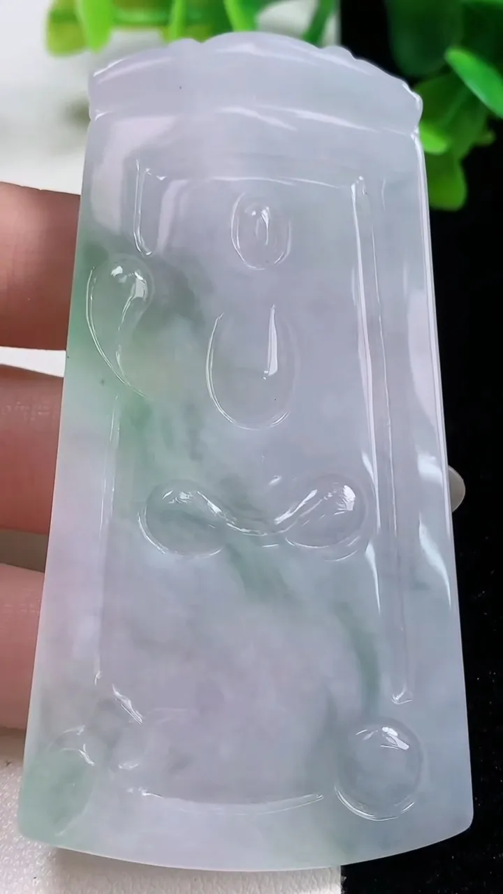 天然A货翡翠文殊菩萨吊坠，尺寸79.6-41.2-5.5，重量:38.88g
10月27日