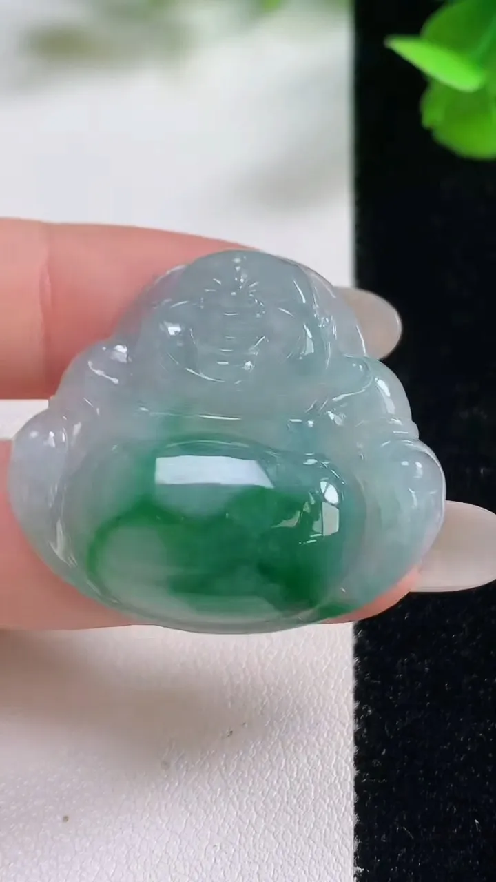 天然A货翡翠佛公吊坠，尺寸31.8-35-5.9，重量:10.47g
10月27日
