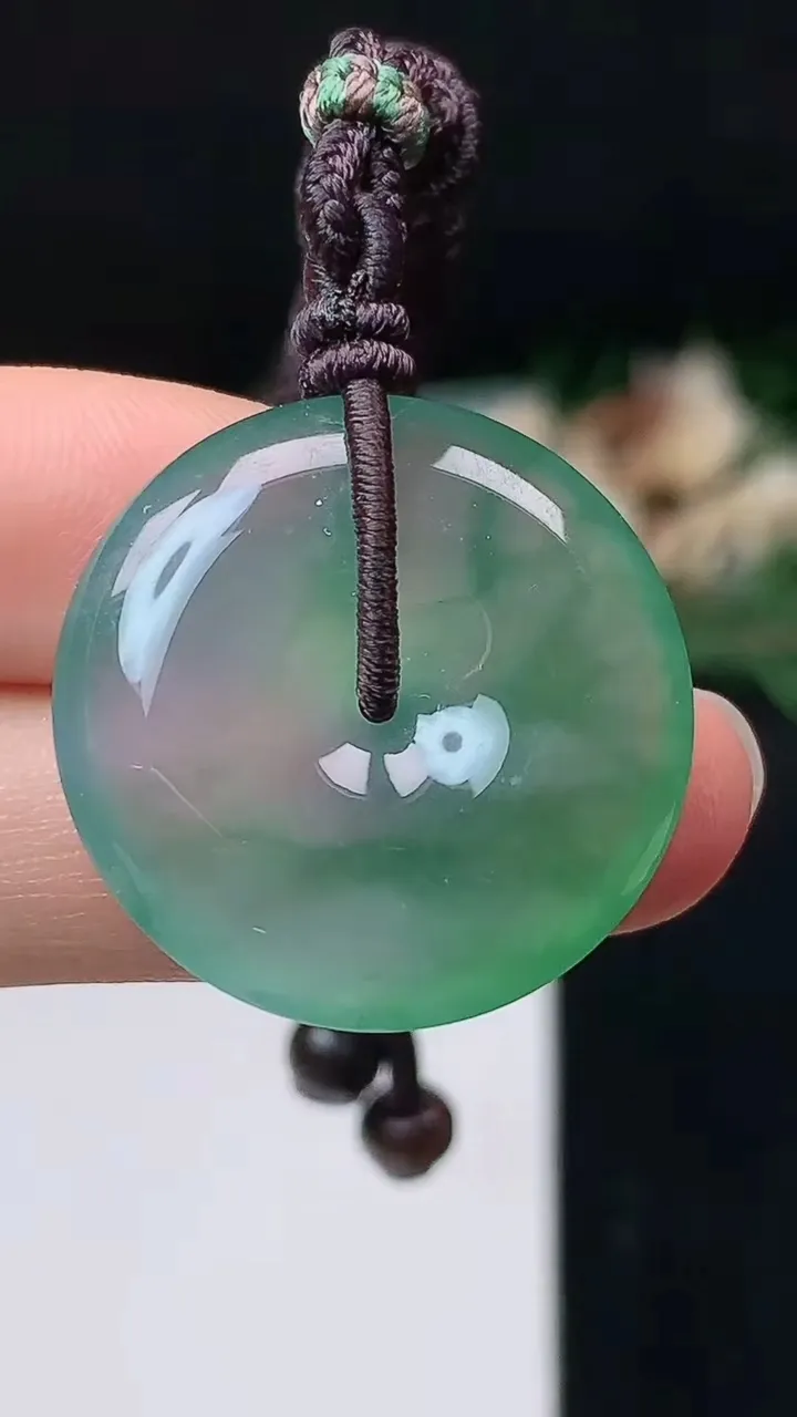 天然A货翡翠平安扣吊坠，尺寸26-5.9，重量:9.79g
10月27日