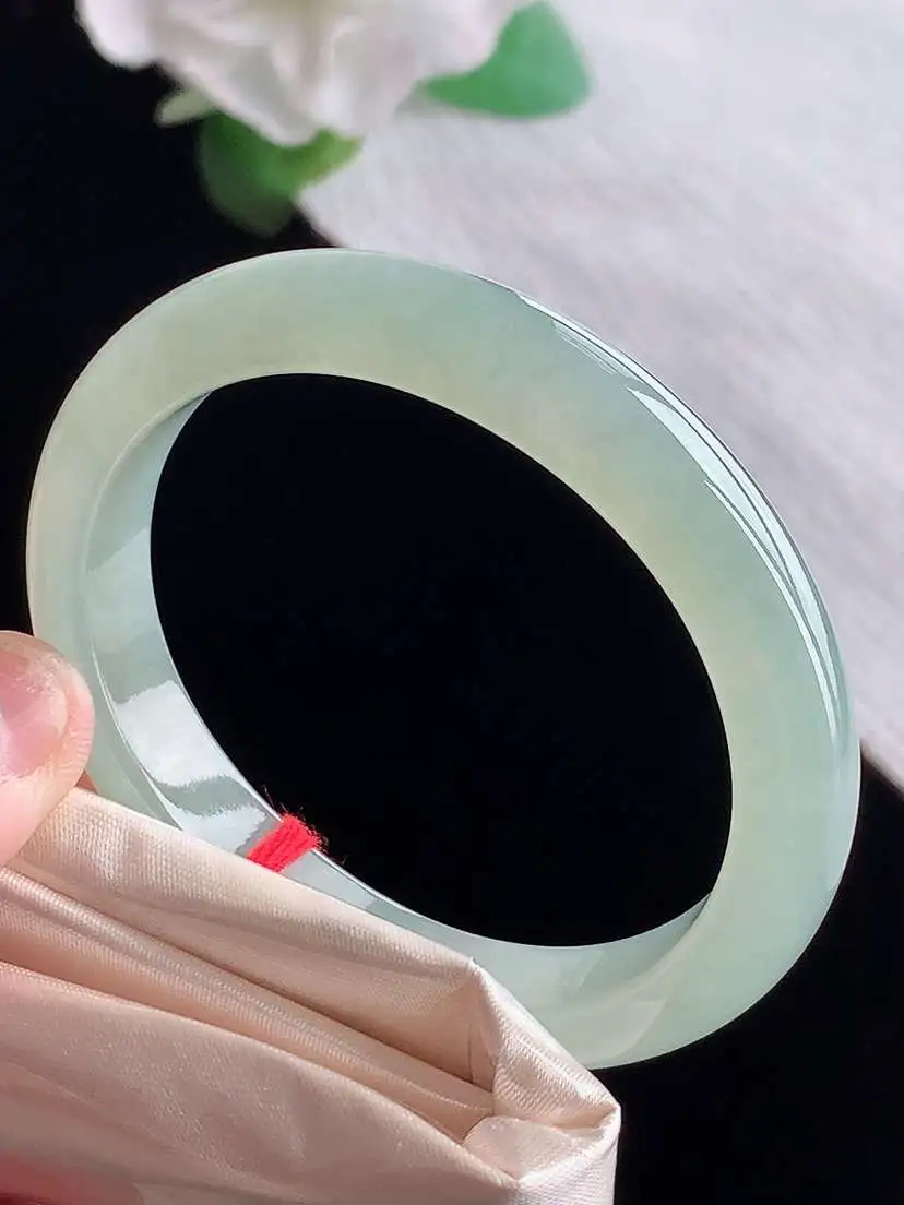 a货翡翠老坑冰种晴水贵妃手镯51-52小圈口  尺寸51.5×46.5×10.3×7mm  1025