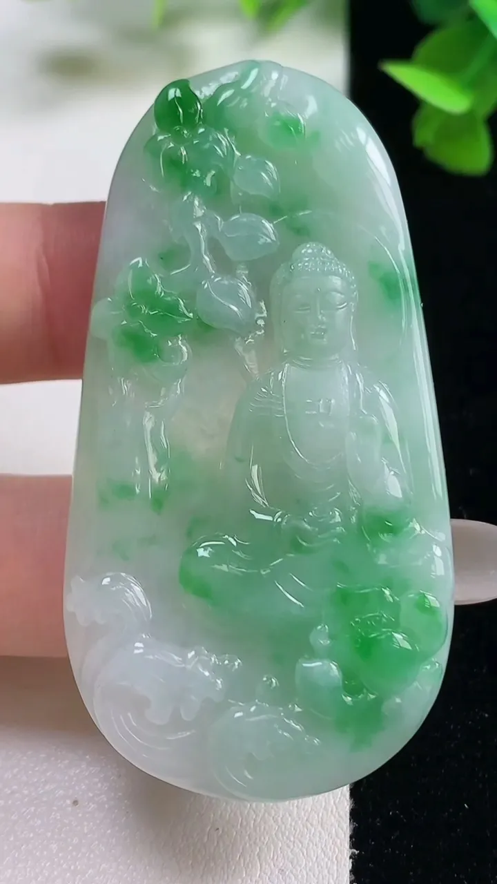 天然A货翡翠阿弥陀佛吊坠，尺寸60-31.8-5，重量:21.94g
10月27日