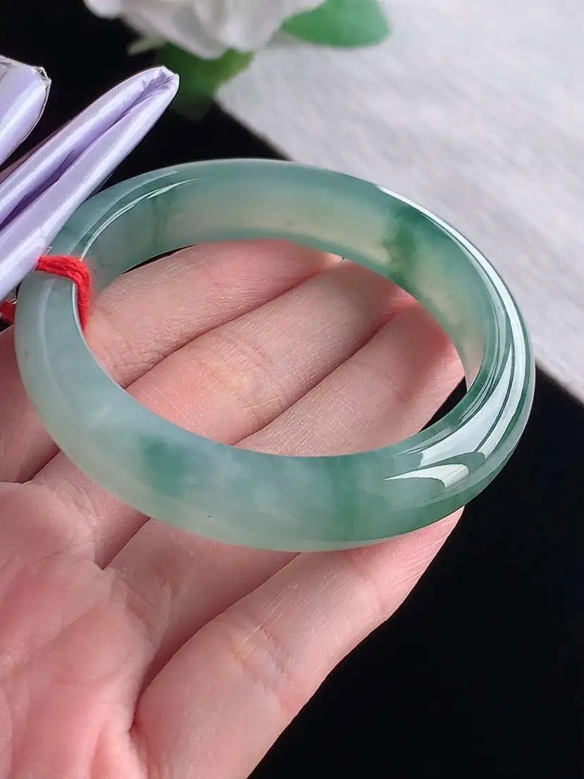 a货翡翠老坑冰种飘花正装正圈手镯50-51小圈口  尺寸50×11.6×7.3mm  1025