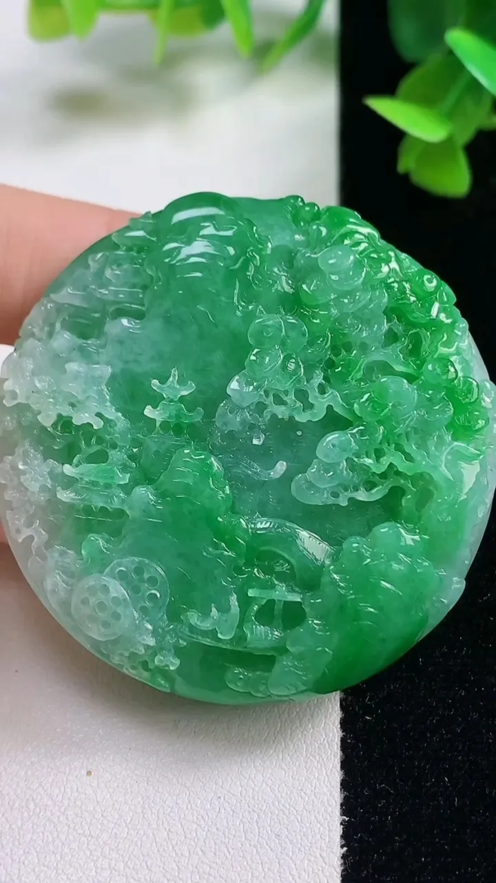 天然A货翡翠山水牌吊坠，尺寸50-11.6，重量:57.39g
10月27日