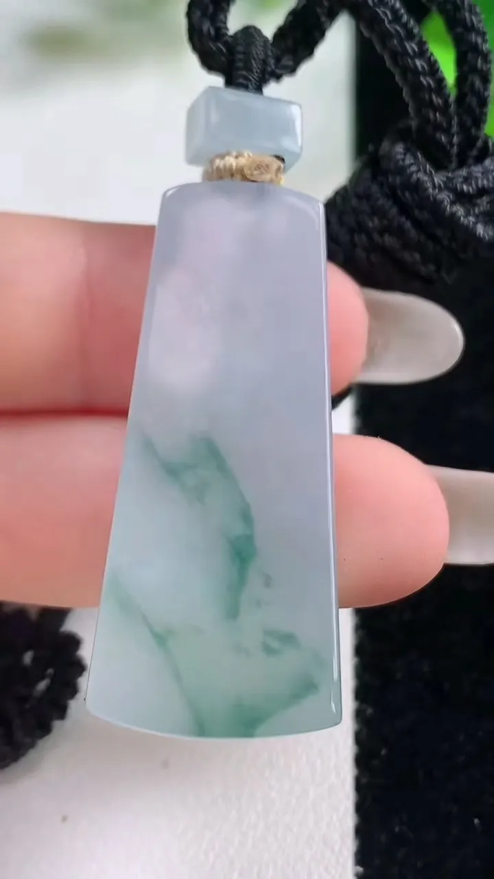 天然A货翡翠冰种飘花仿古无事牌吊坠，尺寸40.3-17-5.9，重量:15.66g
10月27日