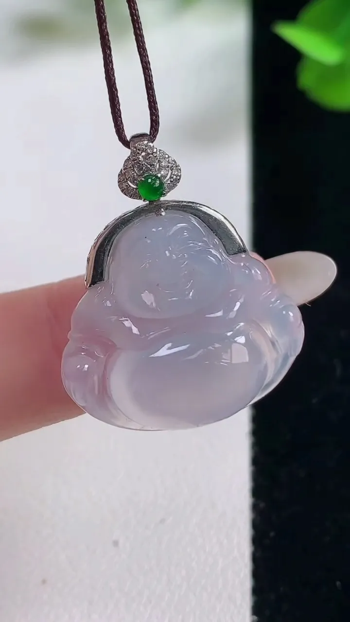 天然A货翡翠种白冰佛公吊坠，尺寸27.8-20.7-22.9-6.2，重量:5.23g
10月27日