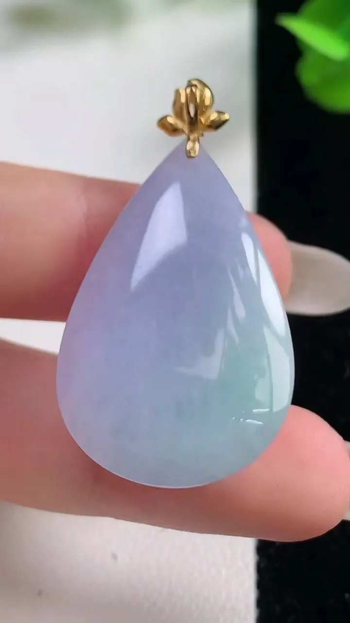 天然A货翡翠18K金春带彩紫罗兰水滴吊坠，尺寸33.7-21.2-12.2，重量:13.28g
10月27日