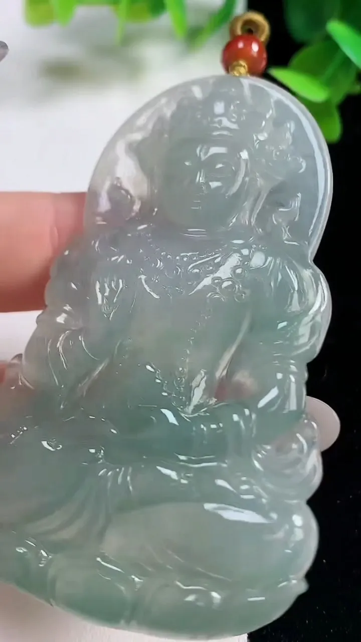 天然A货翡翠度母观音吊坠,尺寸69-44.4-4.8,重量:26.48g
10月27日
