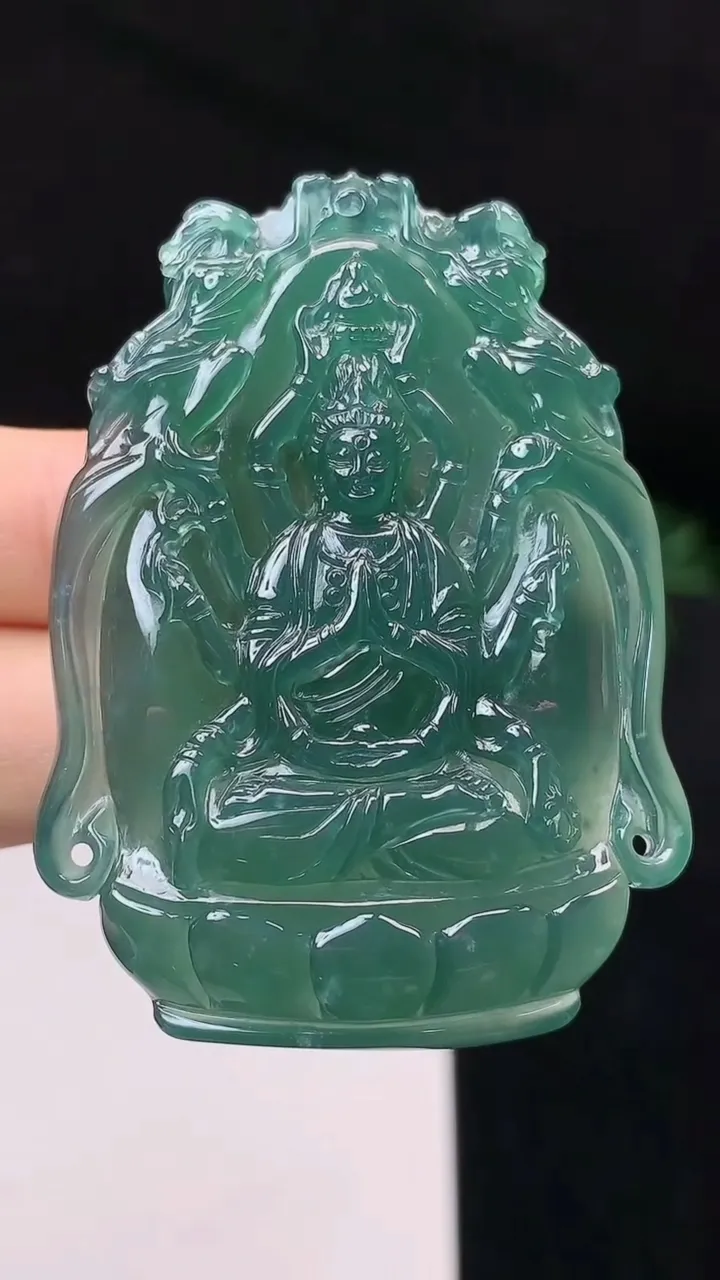 天然A货翡翠蓝水千手观音吊坠，尺寸57.4-41-6.5，重量:26.88g
10月27日