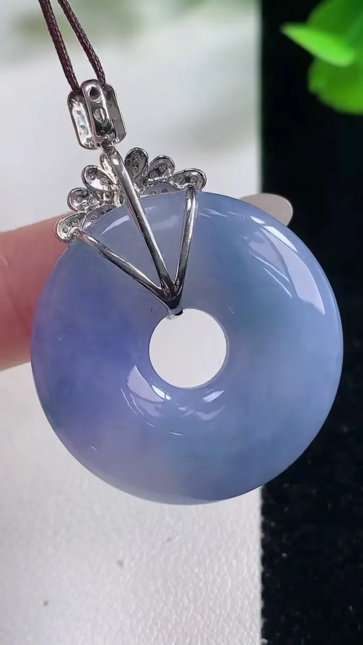 天然A货翡翠18K金紫罗兰平安扣吊坠，尺寸29-6.3，重量:12.80g
10月27日