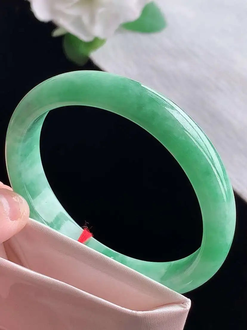 a货翡翠老坑冰种满绿贵妃手镯56-57圈口  尺寸56.5×51×12×7mm  1025