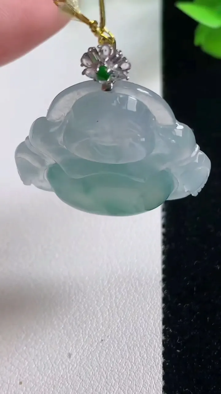 天然A货翡翠种飘花佛公吊坠，尺寸28.8-31.7-6.2，重量:9.53g
10月27日