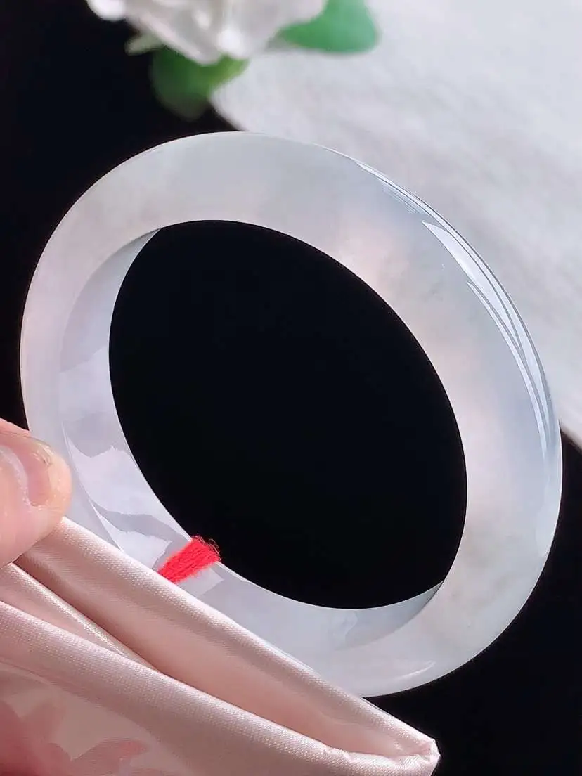 a货翡翠老坑冰种白月光正装正圈手镯54-55圈口  尺寸54×12.2×8.5mm  1025