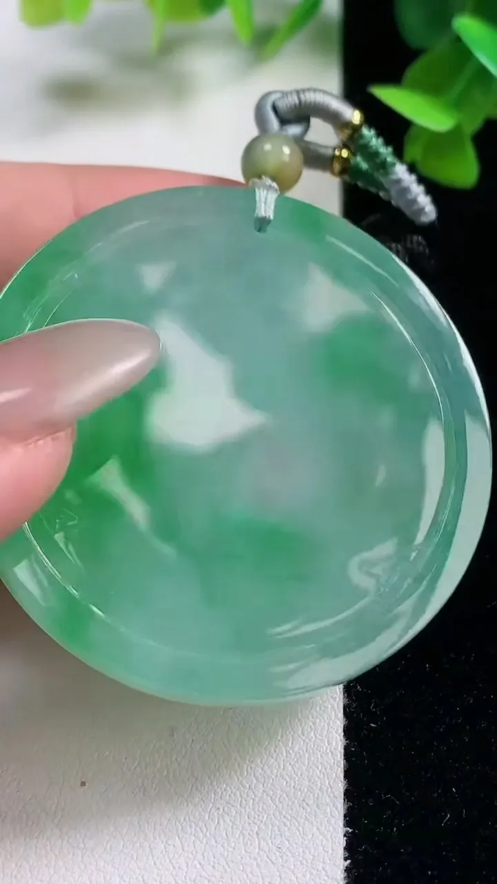 天然A货翡翠凤凰吊坠，尺寸48.7-5，重量:32.00g
10月27日