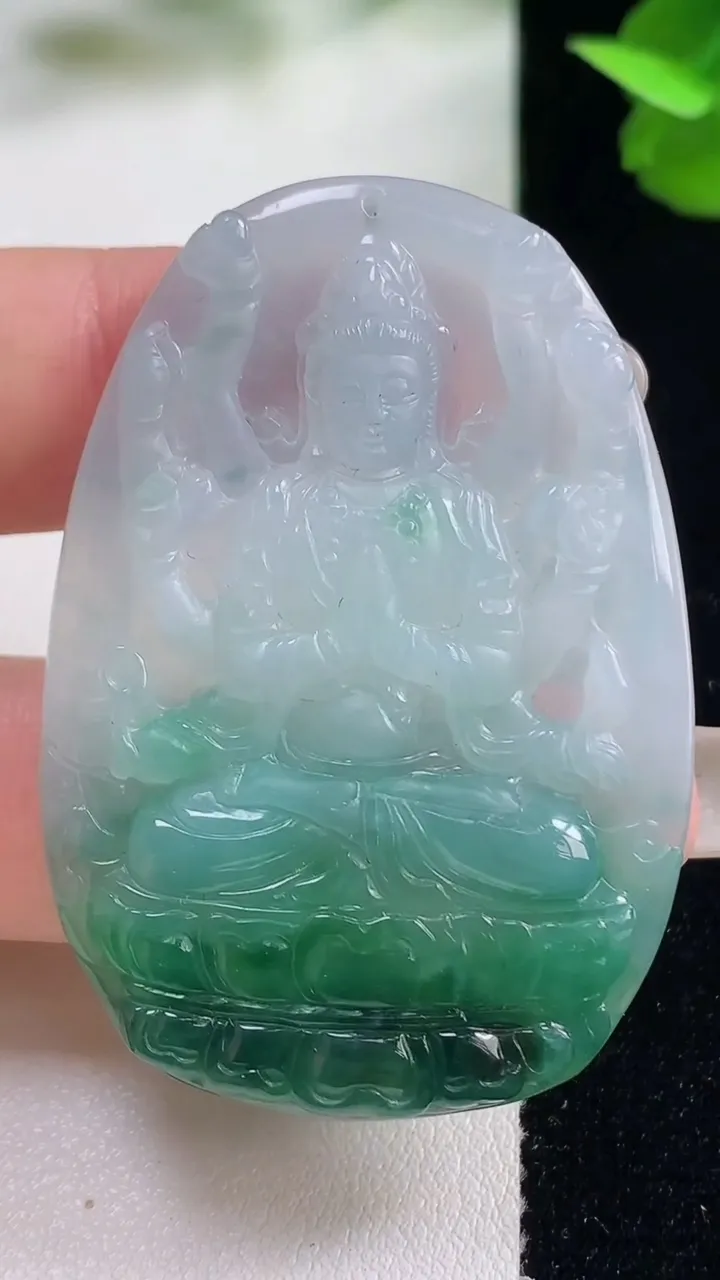 天然A货翡翠千手观音吊坠，尺寸50.3-34.8-4.8，重量:15.90g
10月27日