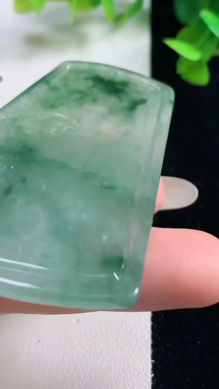 天然A货翡翠山水牌吊坠，尺寸32.2-21.3-2.6，重量:33.37g
10月27日